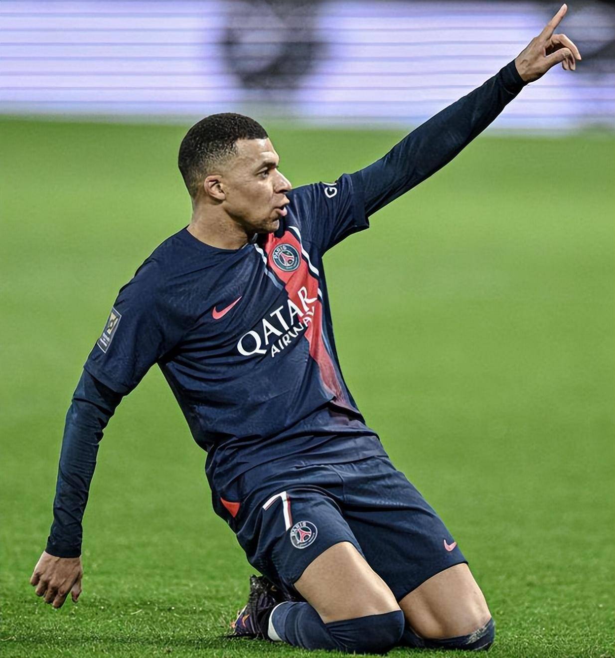 内马尔今日表现抢眼，切尔西整场无解，教练赛后亲自拥抱的简单介绍